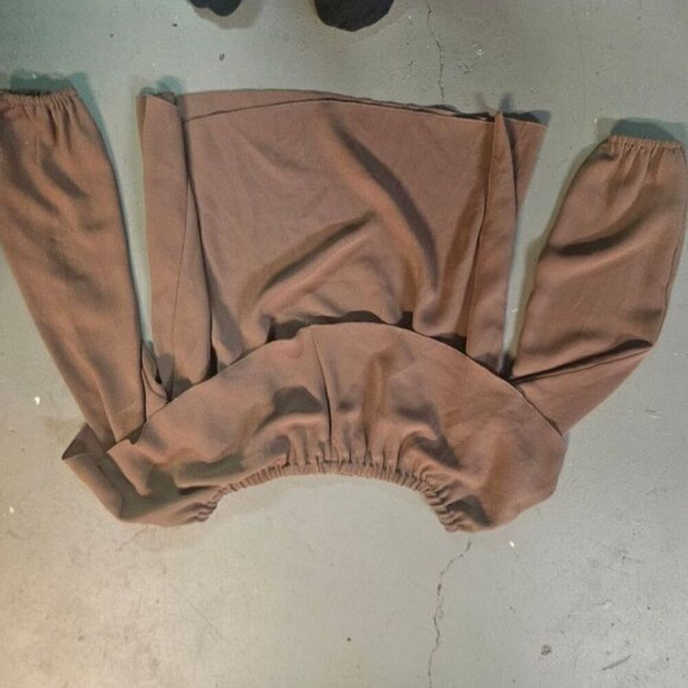 Wilfred by Aritzia XS Taupe Off-the-Shoulder Long Sleeve Top - Picture 2 of 4